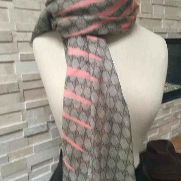Gucci Scarf/Wrap - Picture 14 of 14